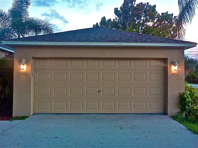 Read more about the article How to Keep A Garage Cool in Arizona Summer