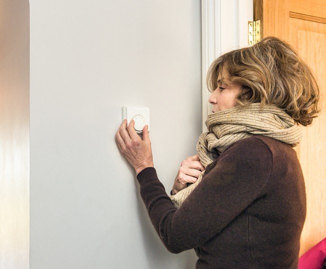 Adjusting the heating thermostat